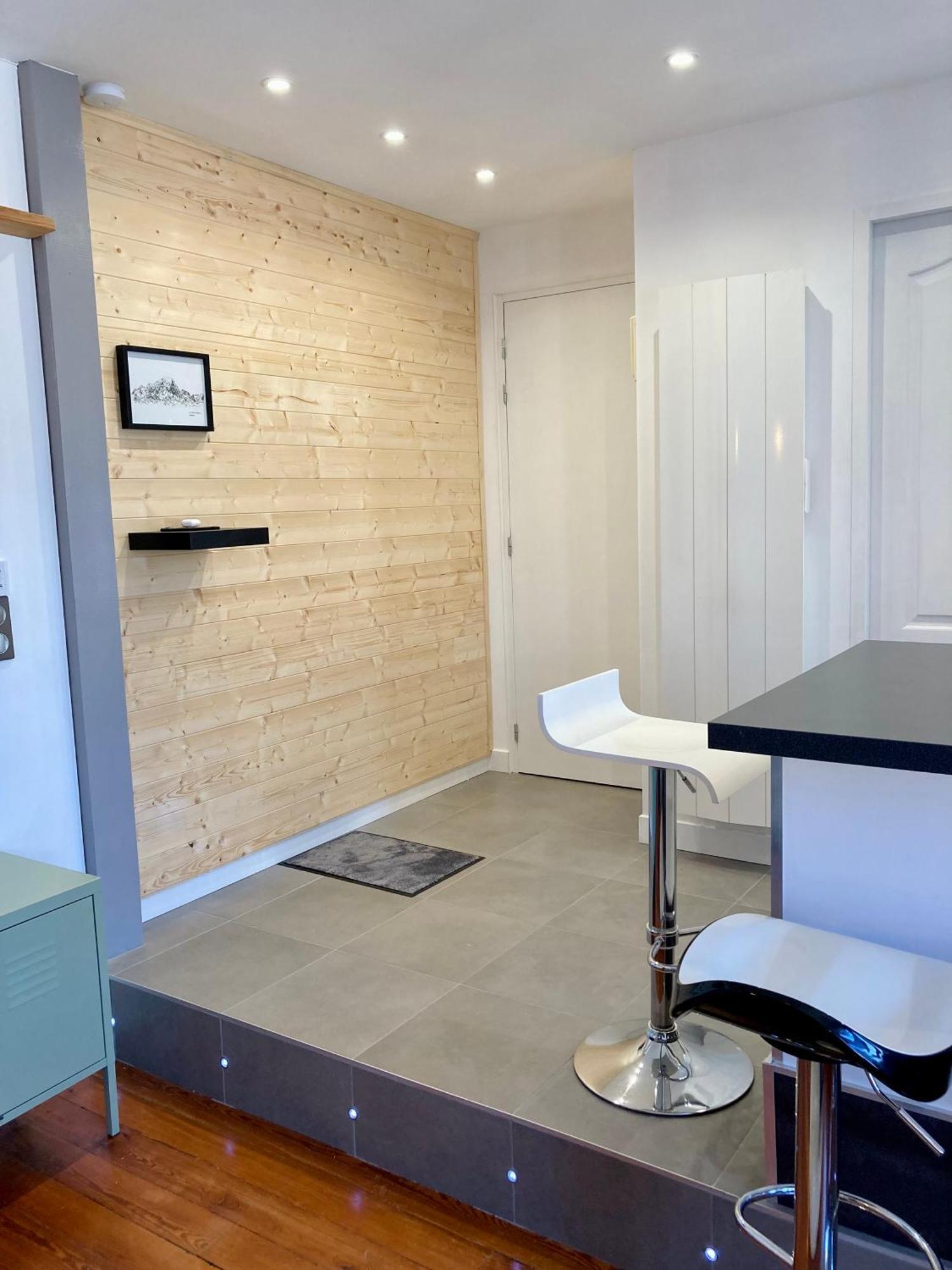 Le Nivolet, Cosy Appartement Шамбери Екстериор снимка